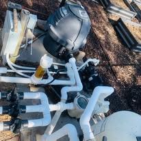 A bunch of pipes are sitting on top of a roof.
