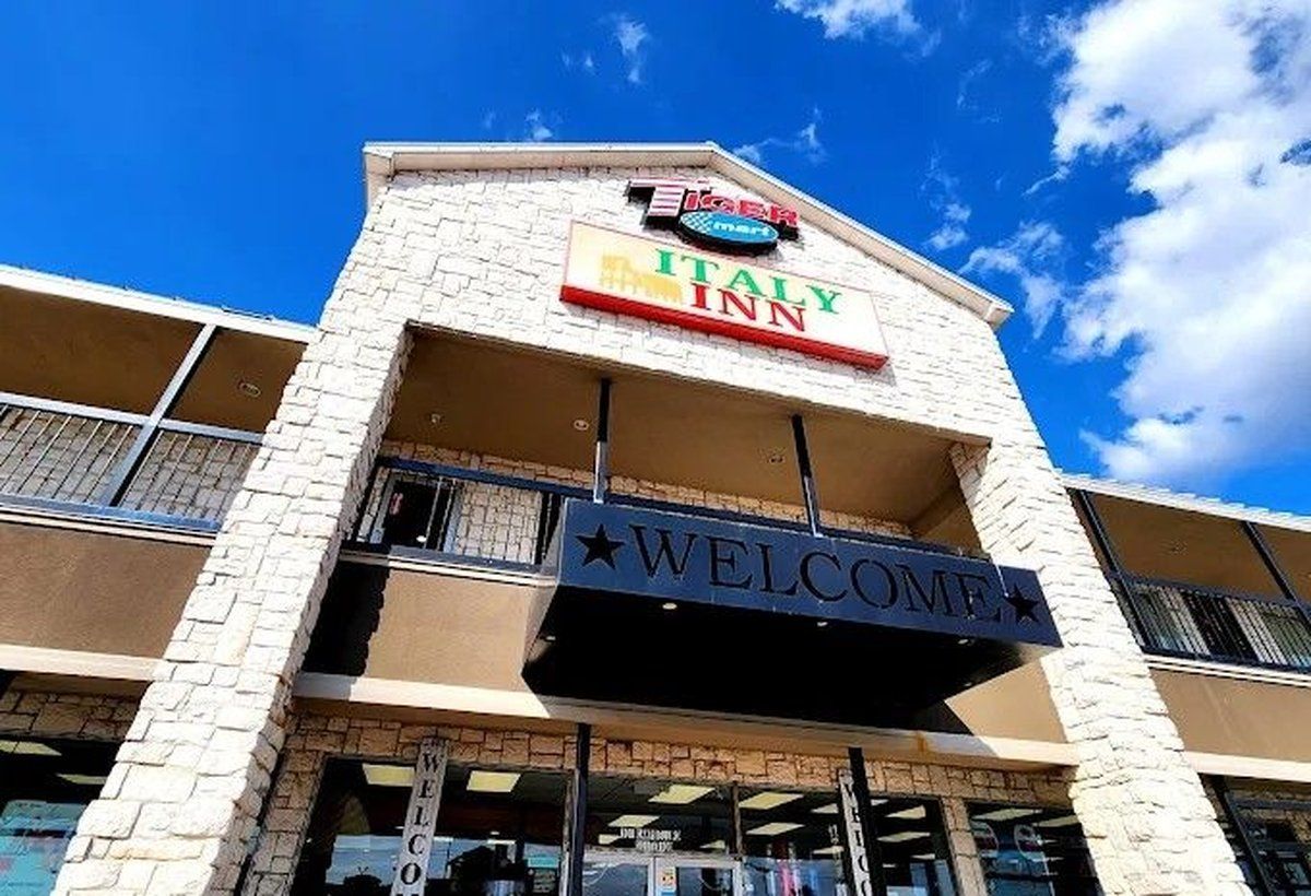 Exterior of Italy Inn hotel