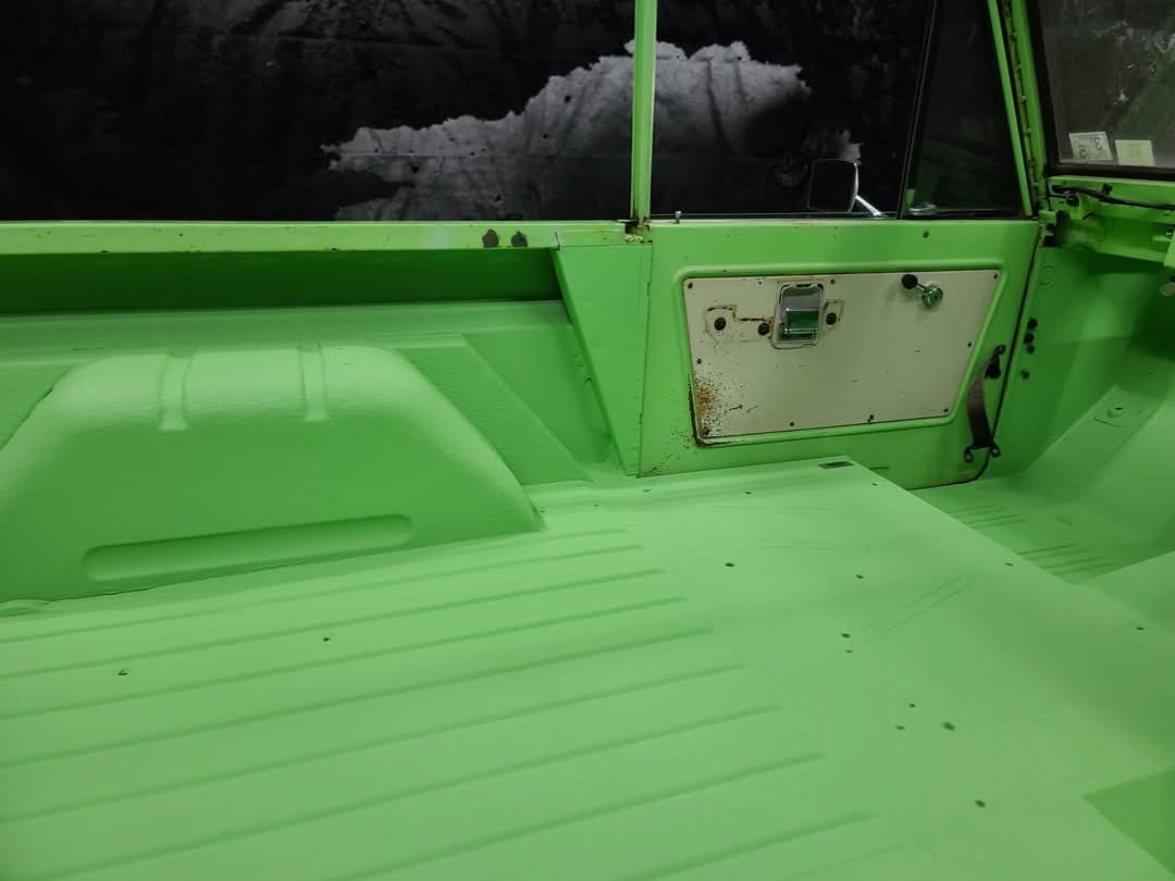 The back of a green truck is painted green.