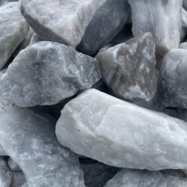 A pile of rocks is sitting on top of each other.