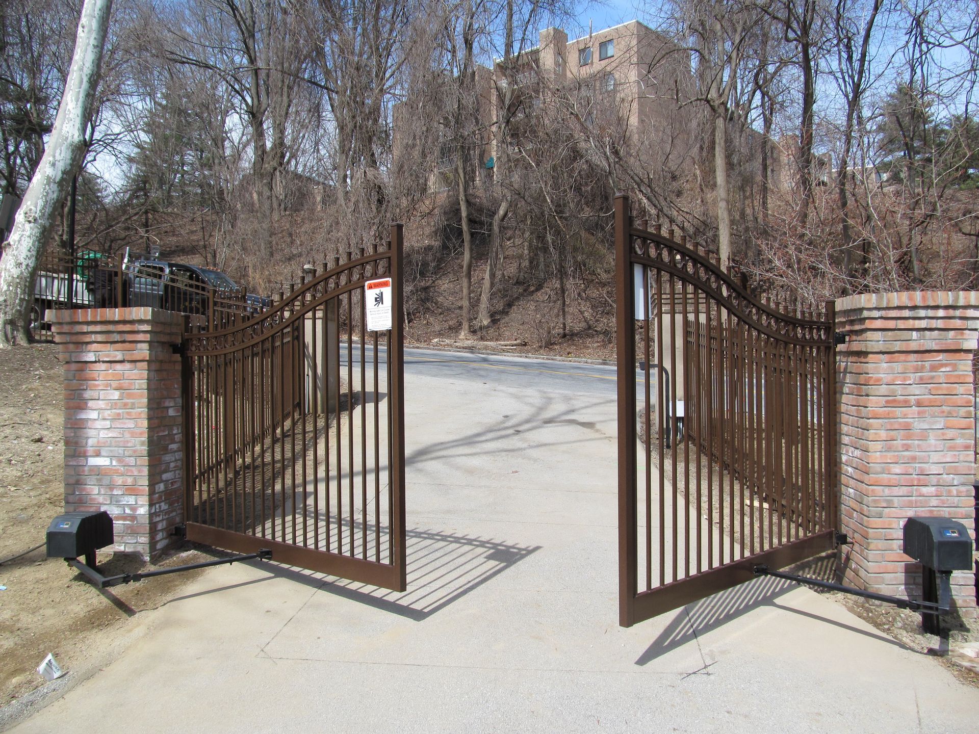 Aluminum gate