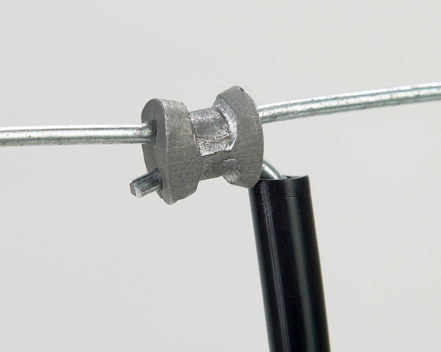 High-tensile fencing