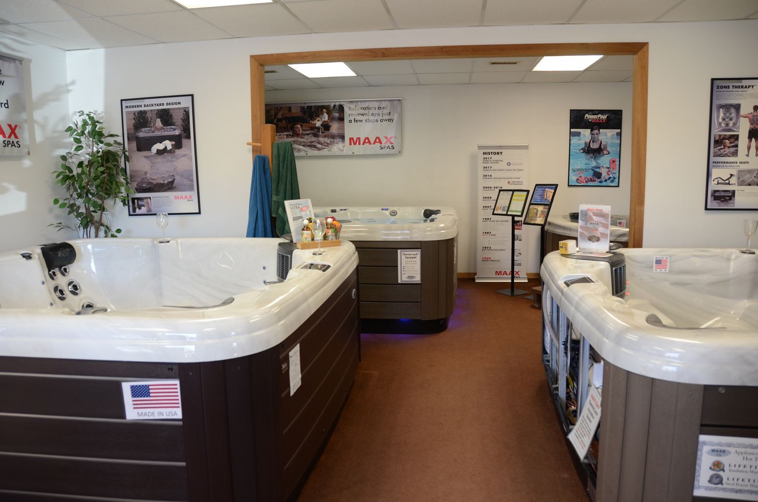 A room with a lot of hot tubs in it