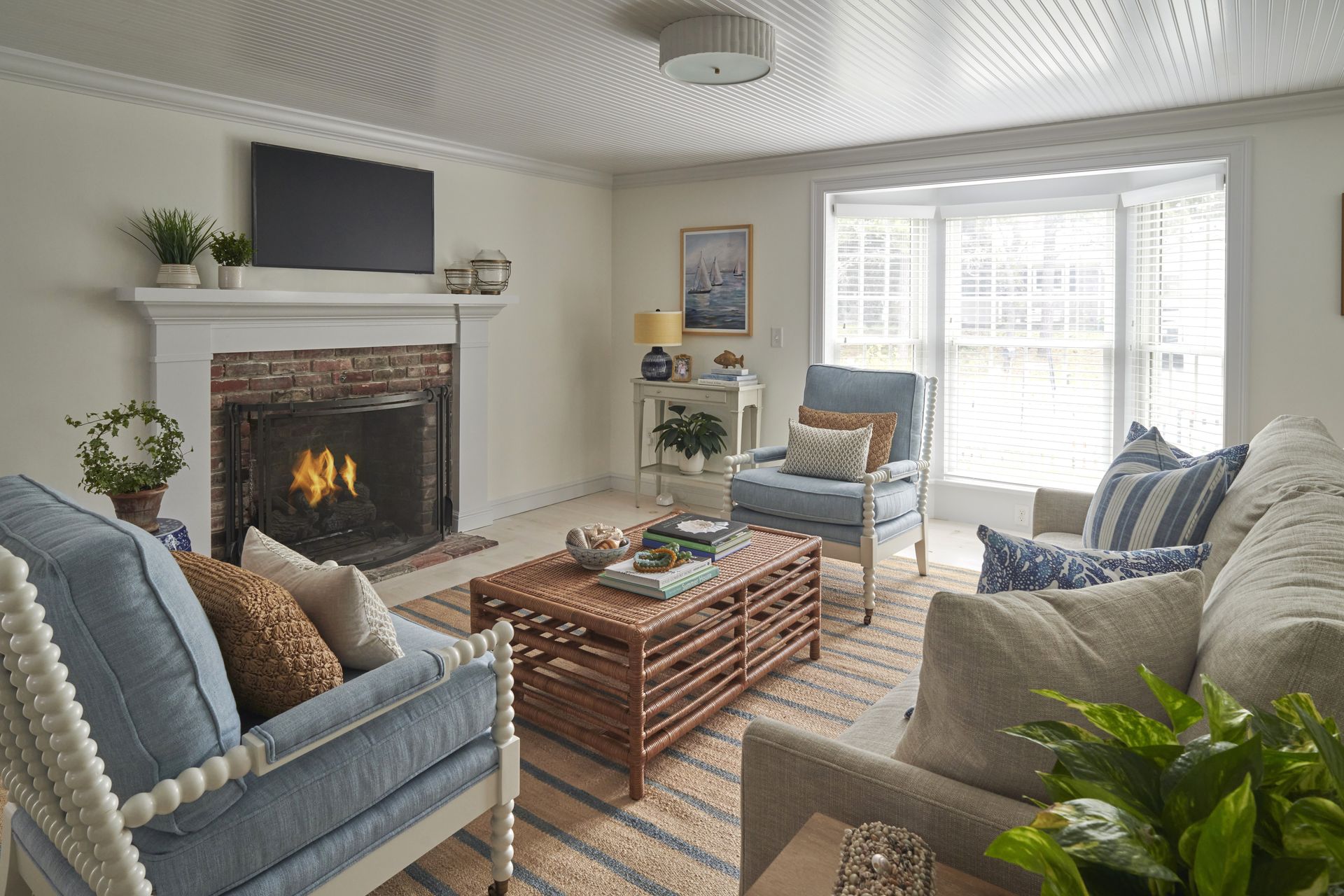 Living room filled with furnitures