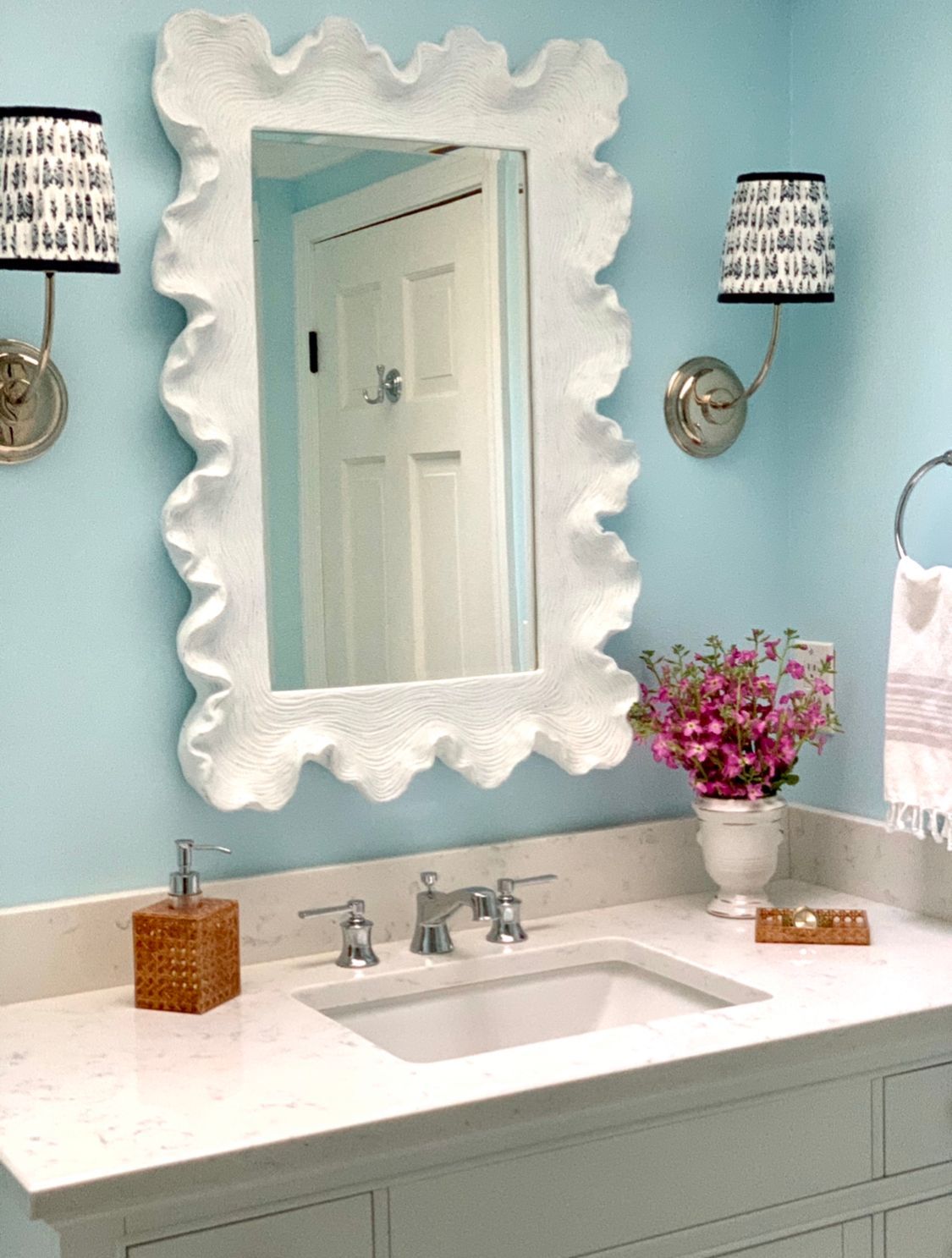 Bathroom sink with mirror