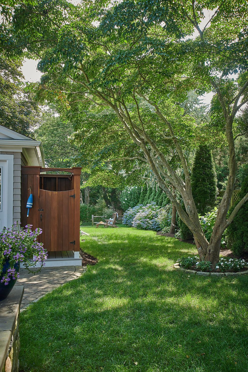 Osterville Cottage's backyard