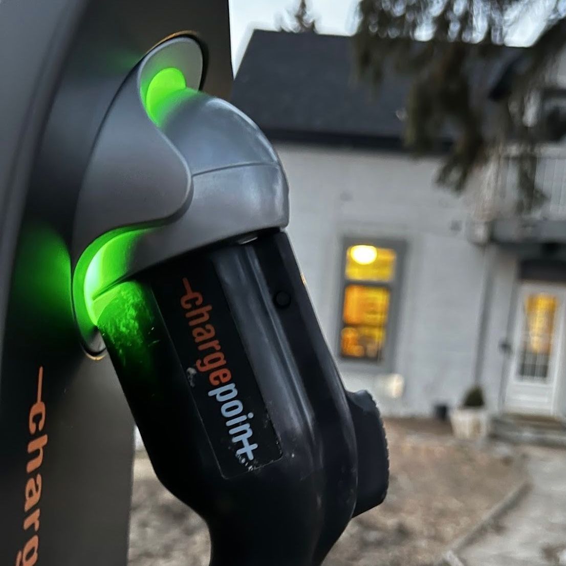 a charging station that says chargepoint on it