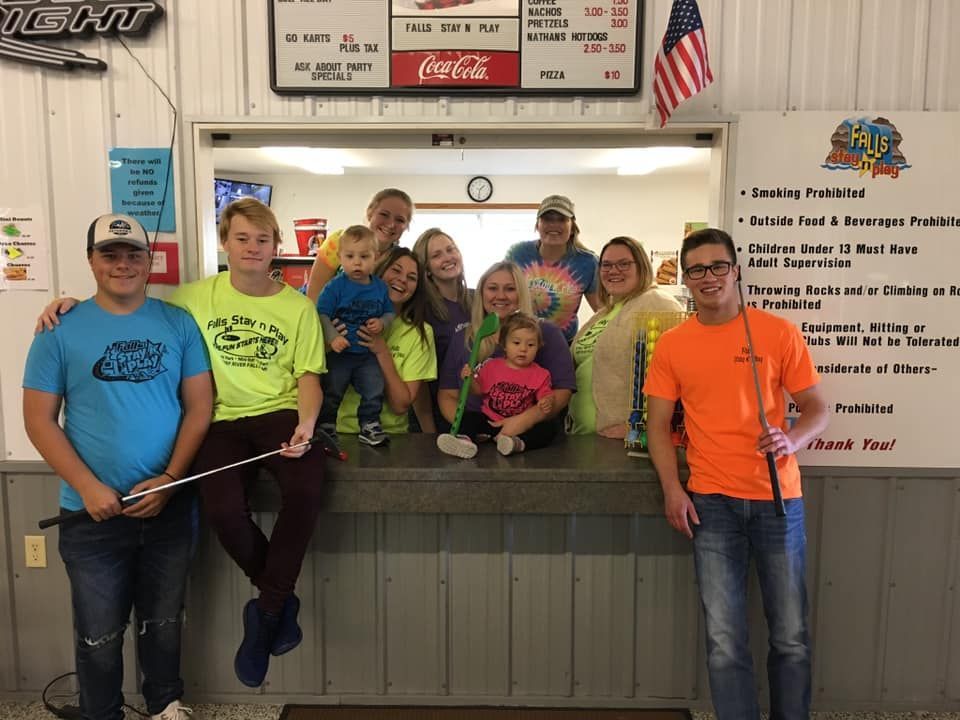 A group of people are posing for a picture in a restaurant.