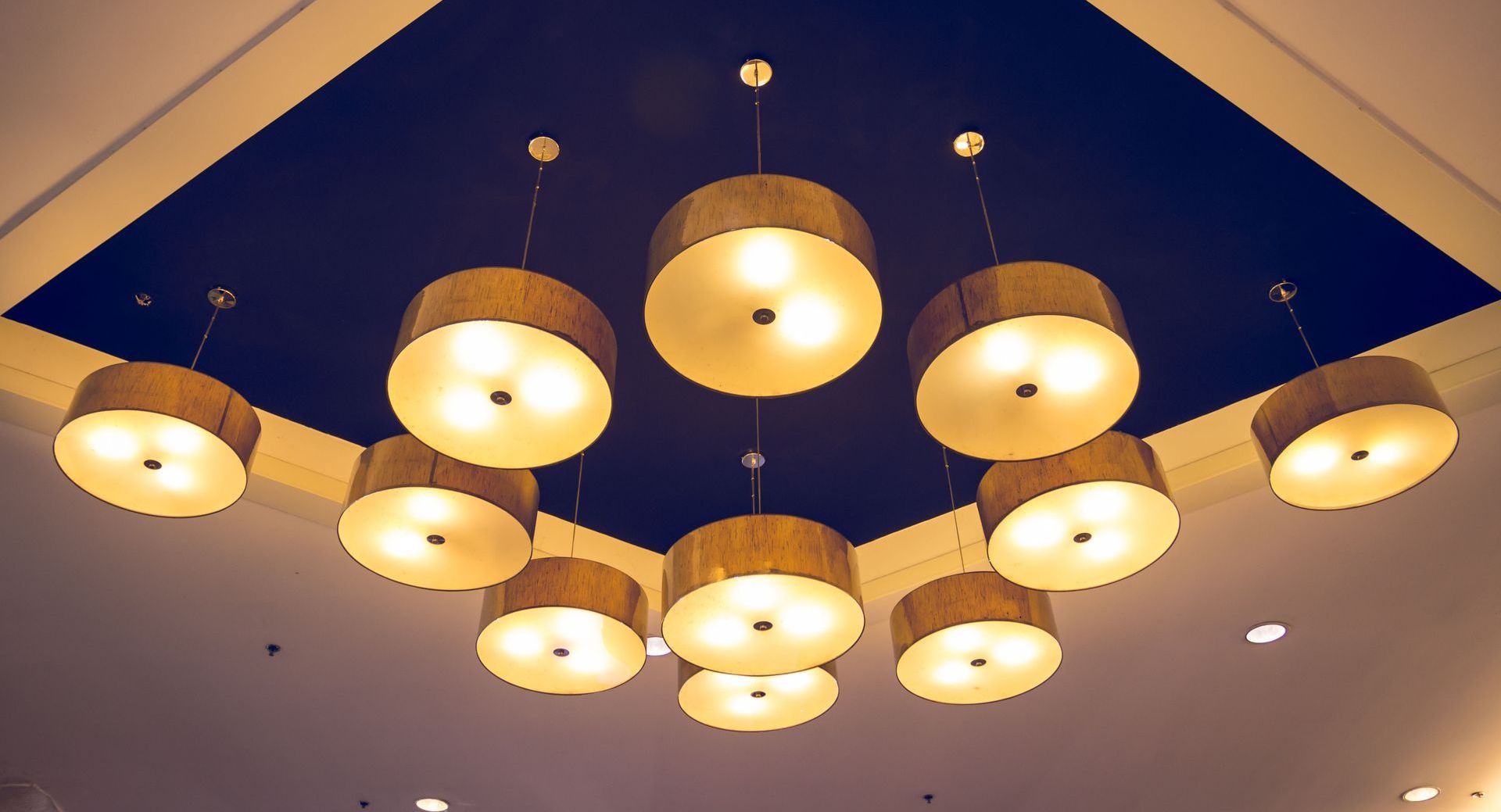A ceiling with a lot of lights hanging from it.
