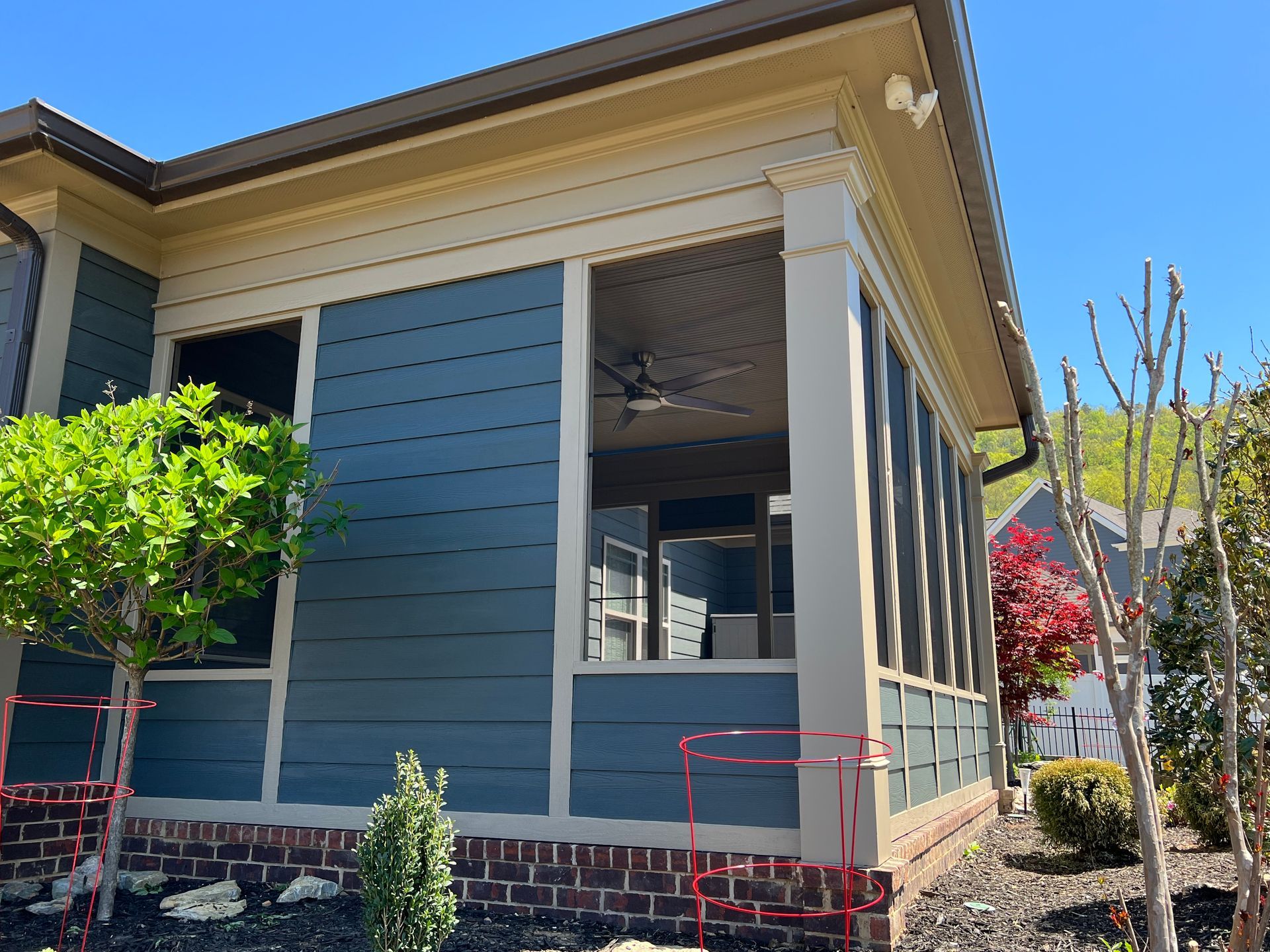 house with screened room