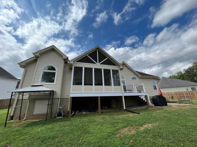spacious screened room