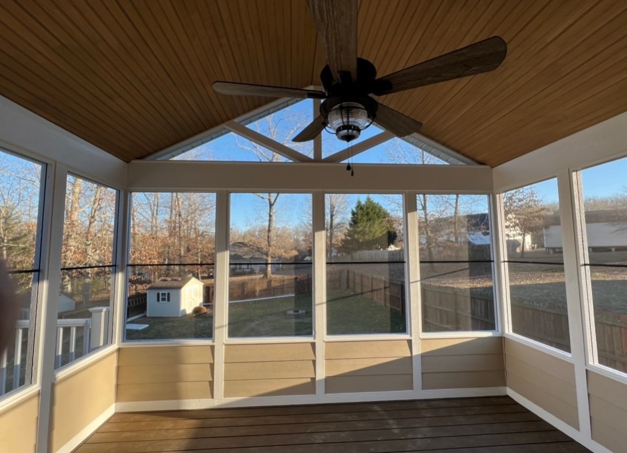 sun room interior with ceiling fan