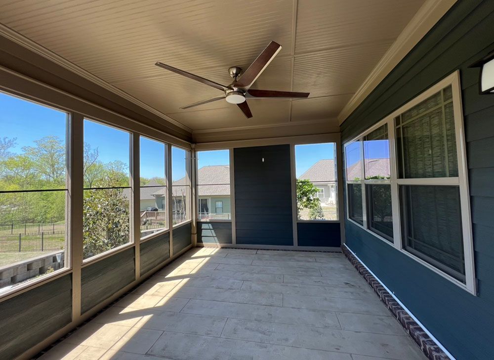sun room interior with ceiling fan