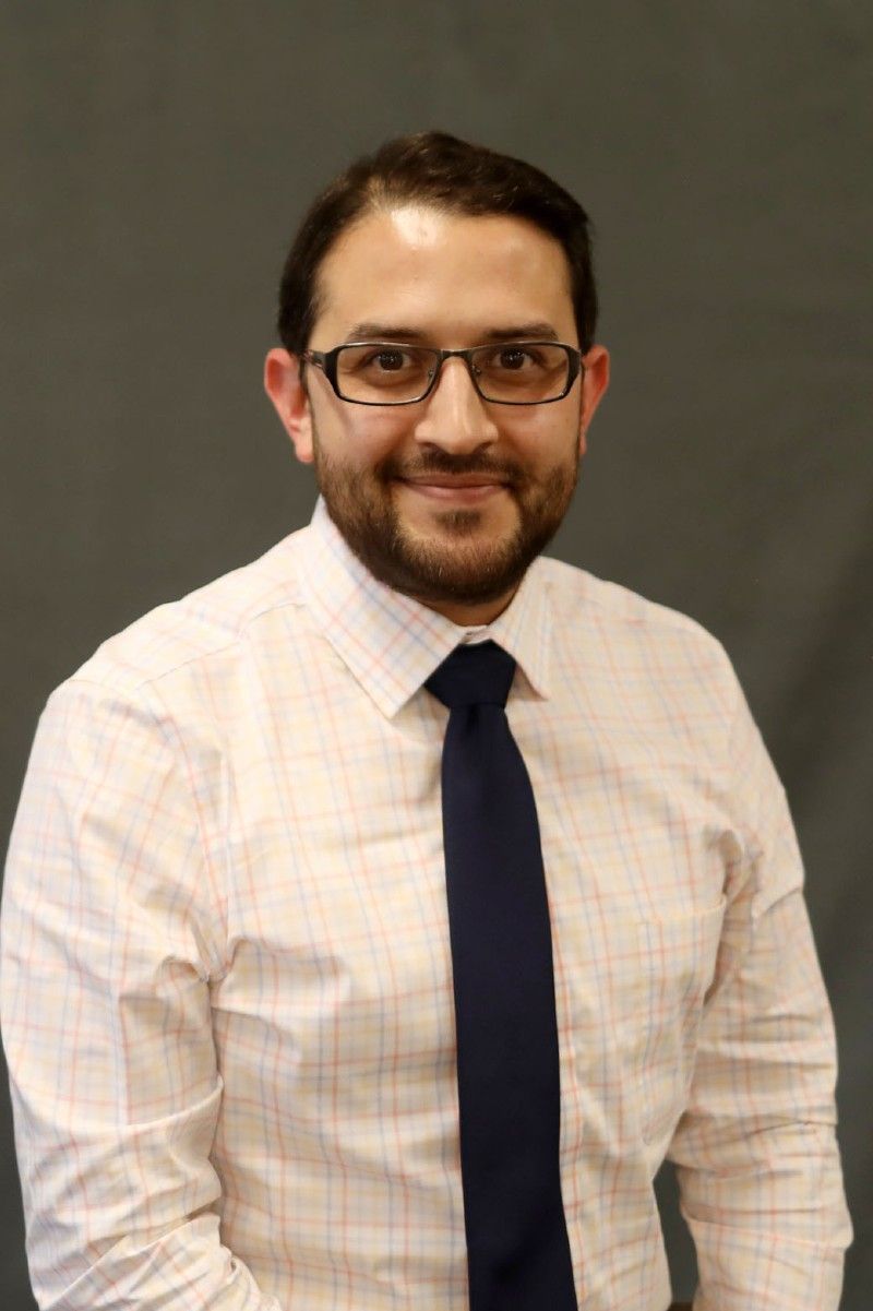 Photo of Dr. Ricardo Escobar