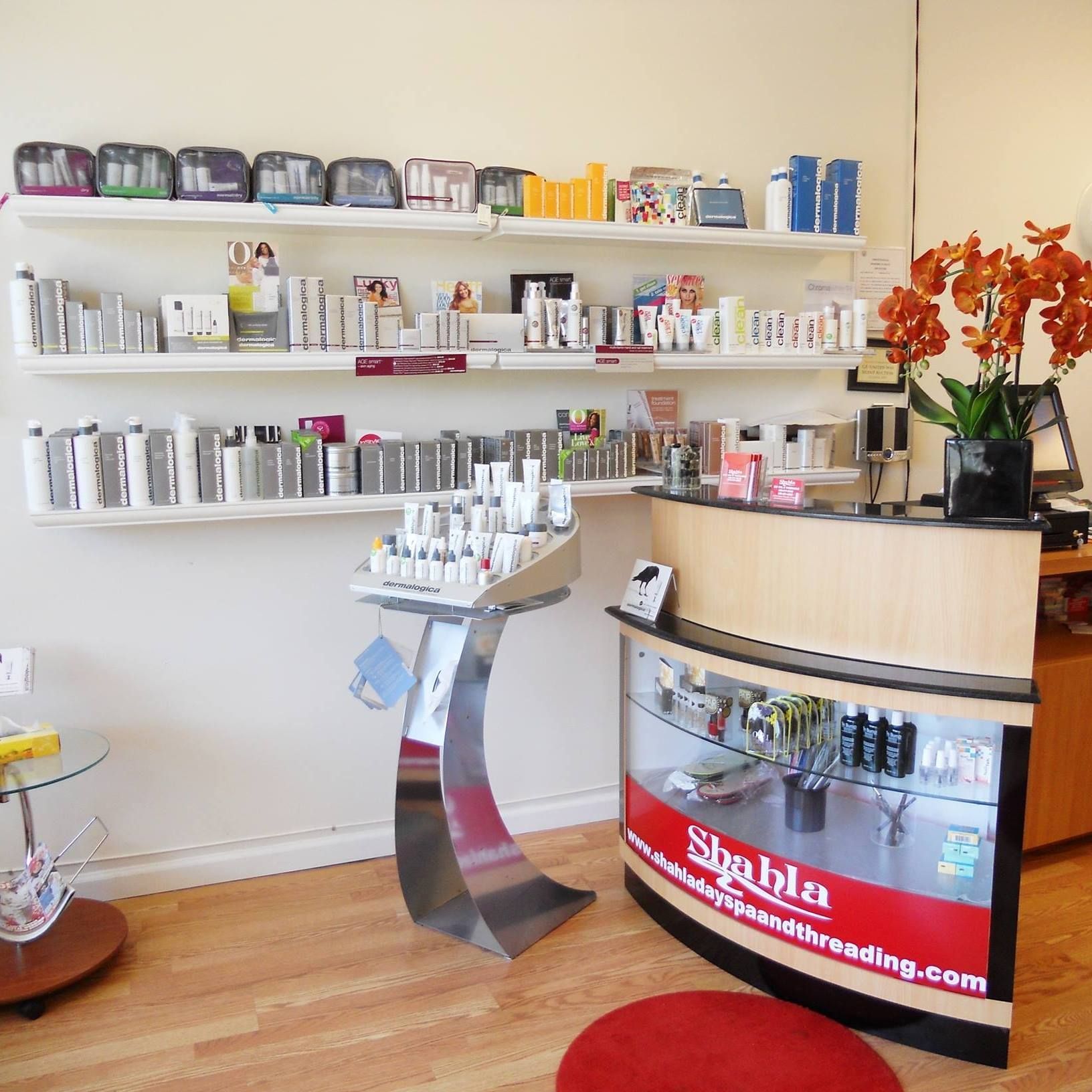 A store with a sign that says sigabla on it