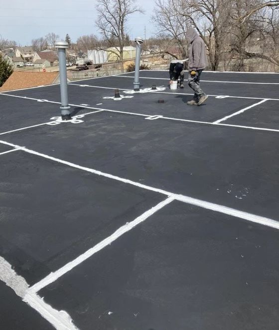 Single-ply roofing system installation