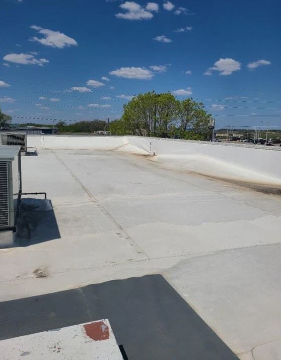 Single-ply roofing system installation