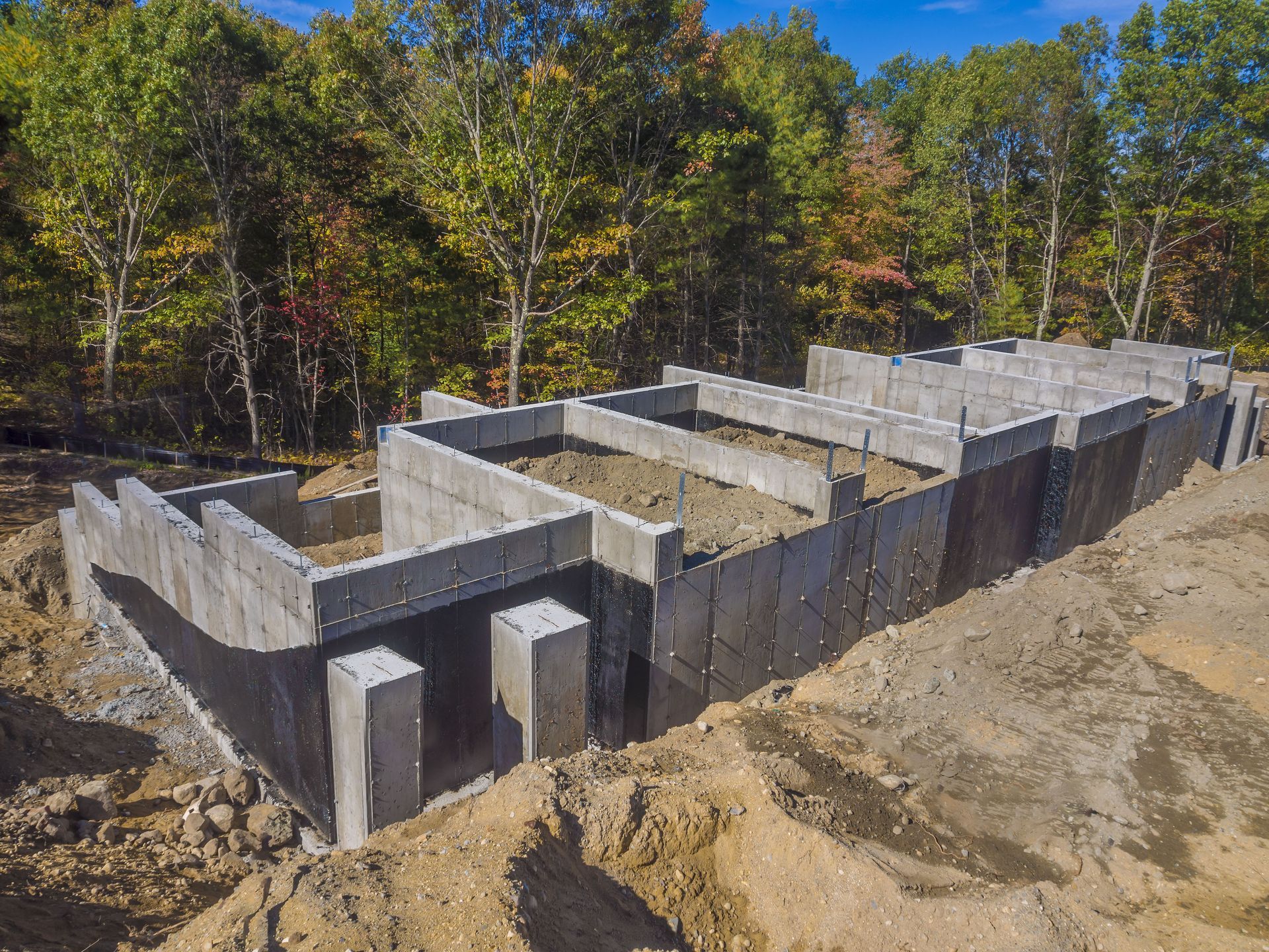 5 Ways a Commercial Concrete Contractor Saves Time and Money on Big Builds