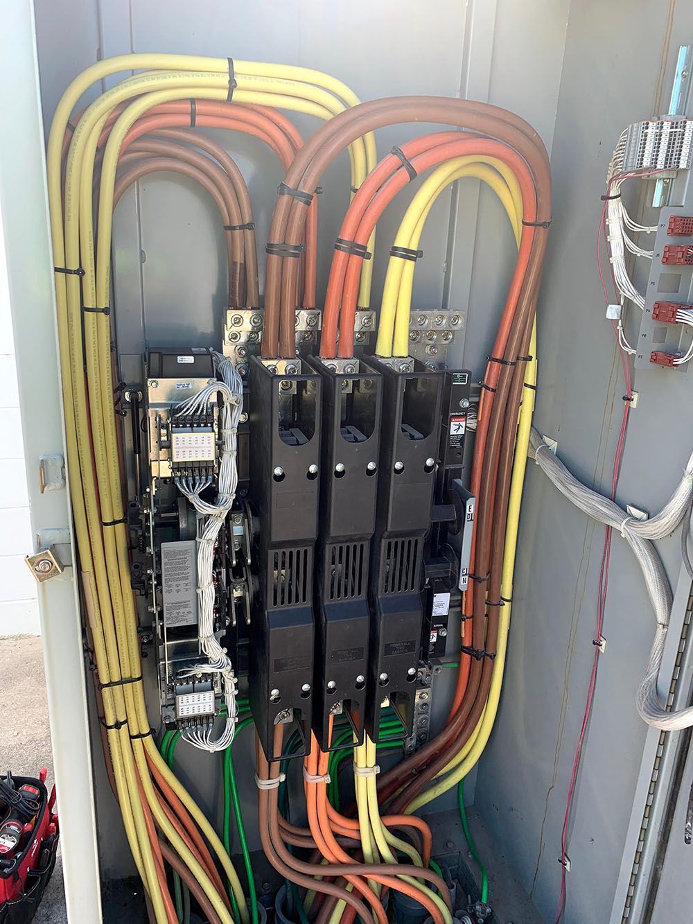 A bunch of wires are connected to a electrical box.