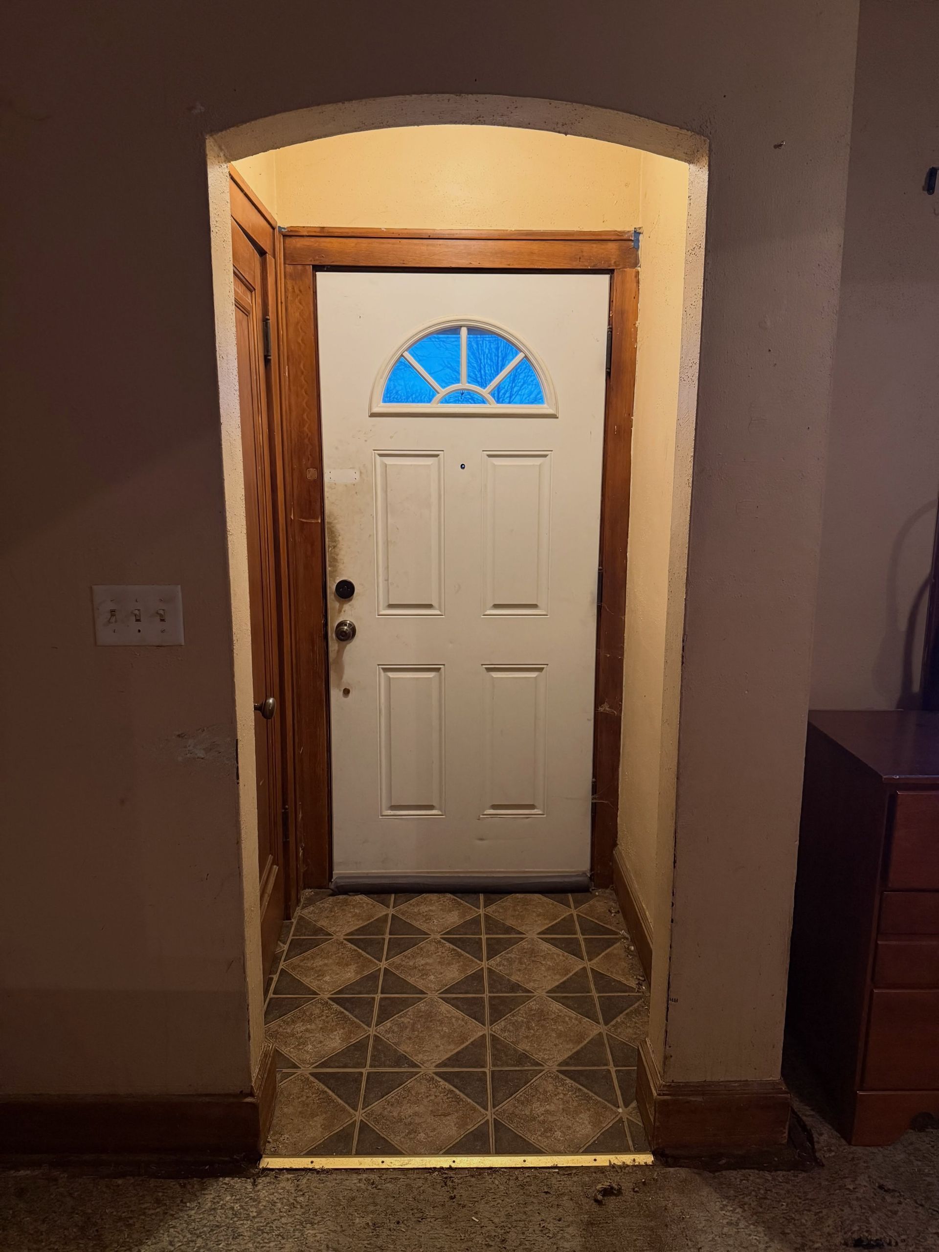Entryway - Before
