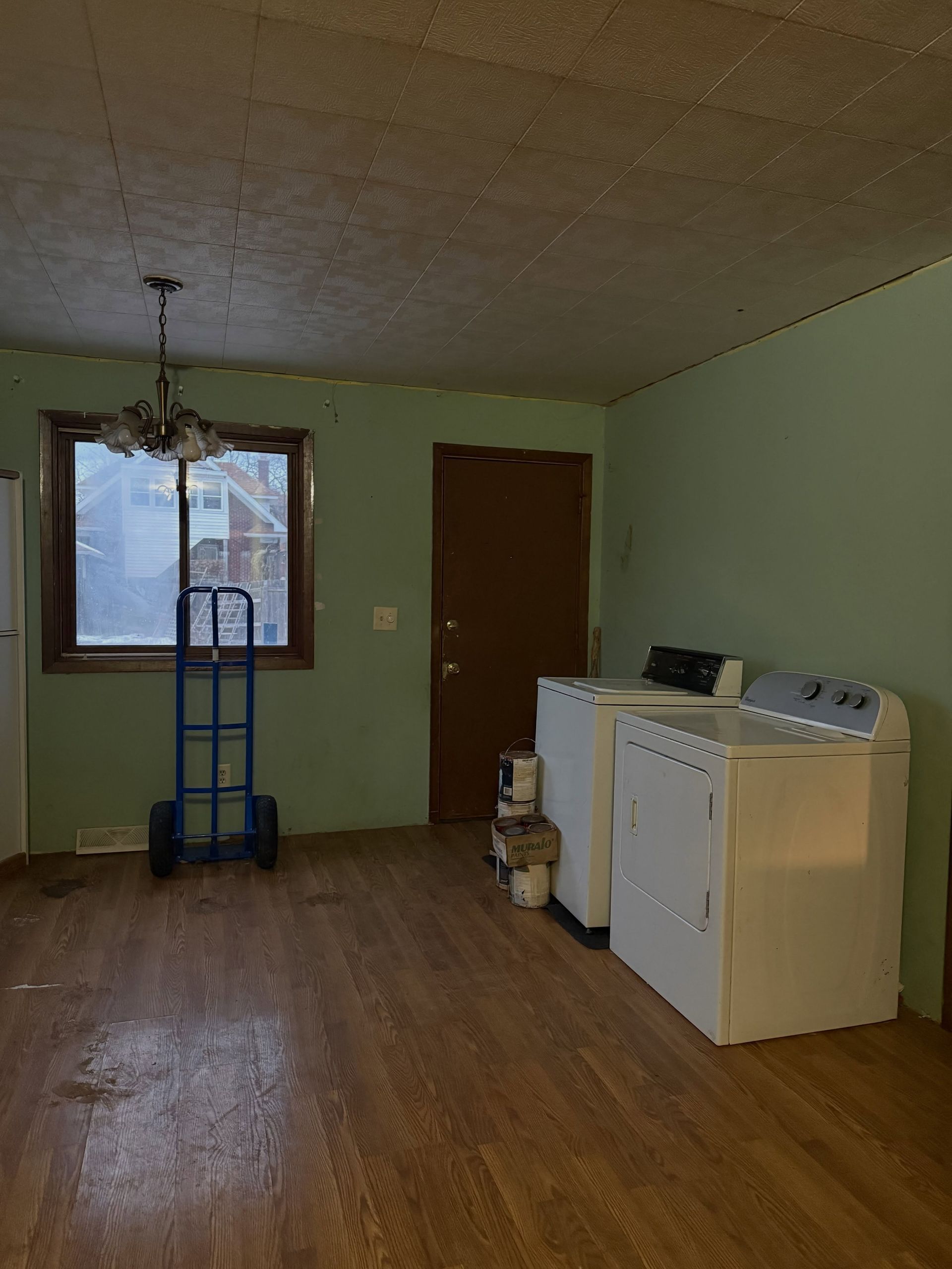 Laundry room - Before