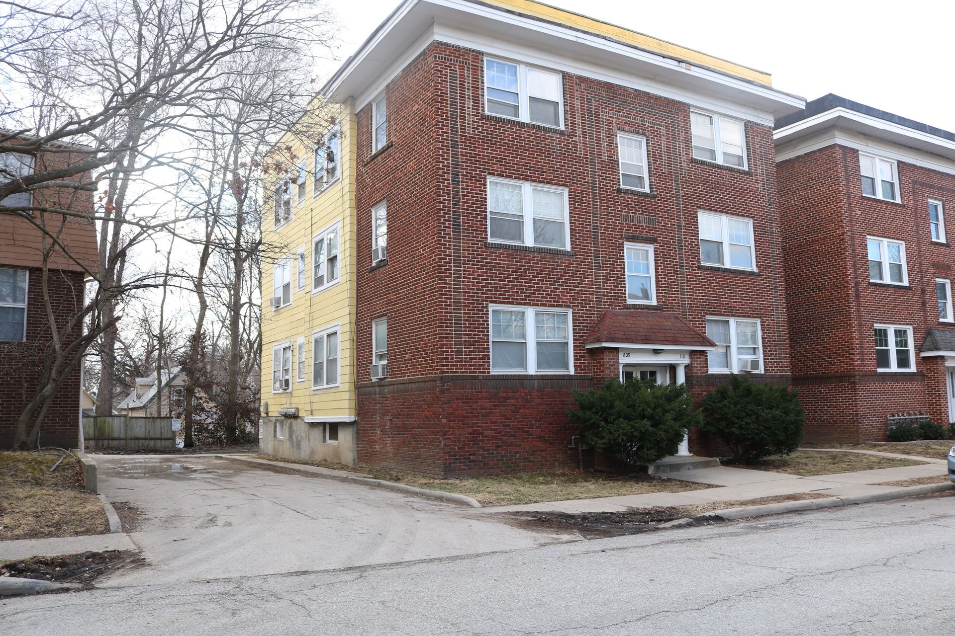 40th St Apartments