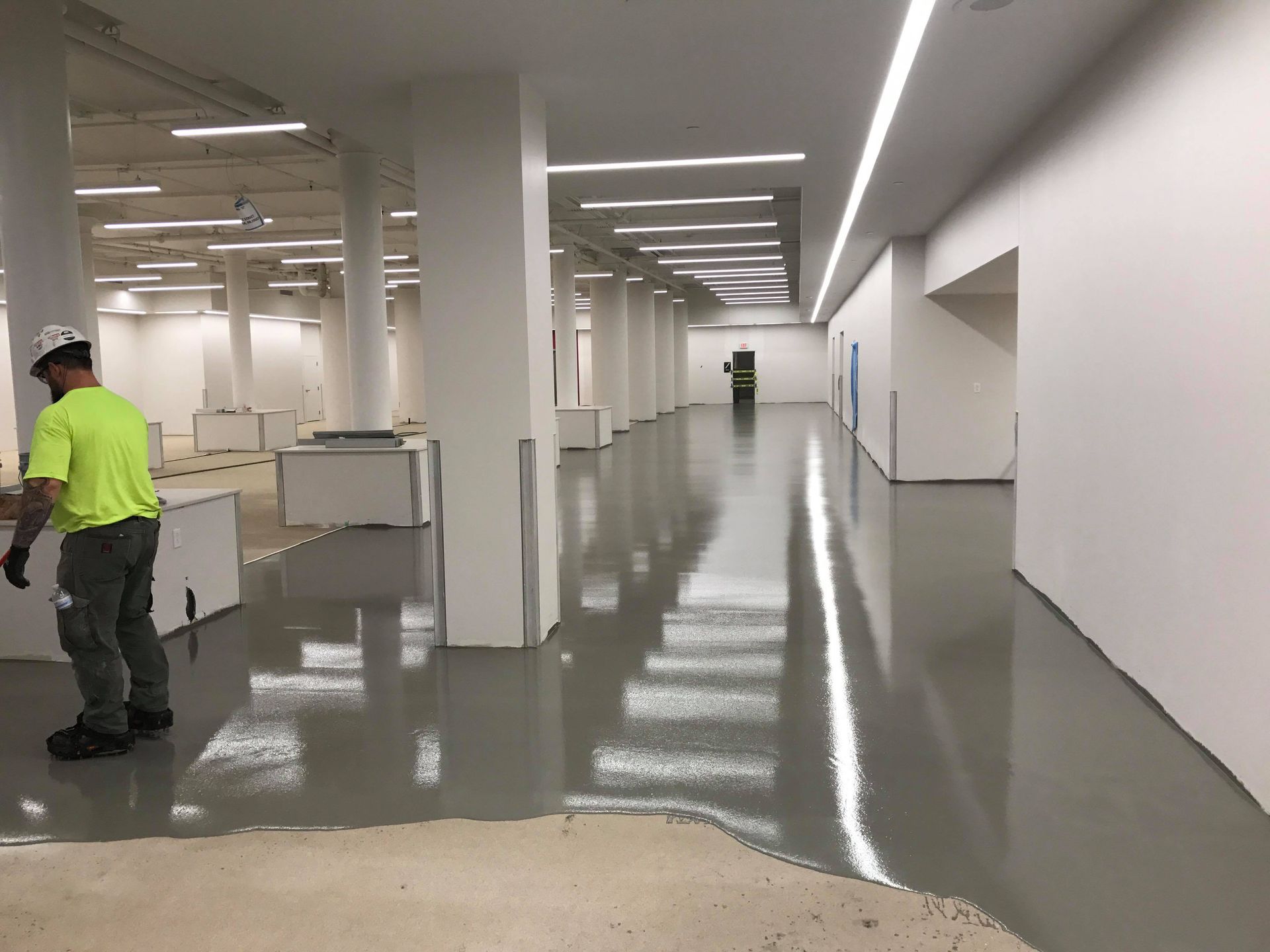 Self leveling concrete
