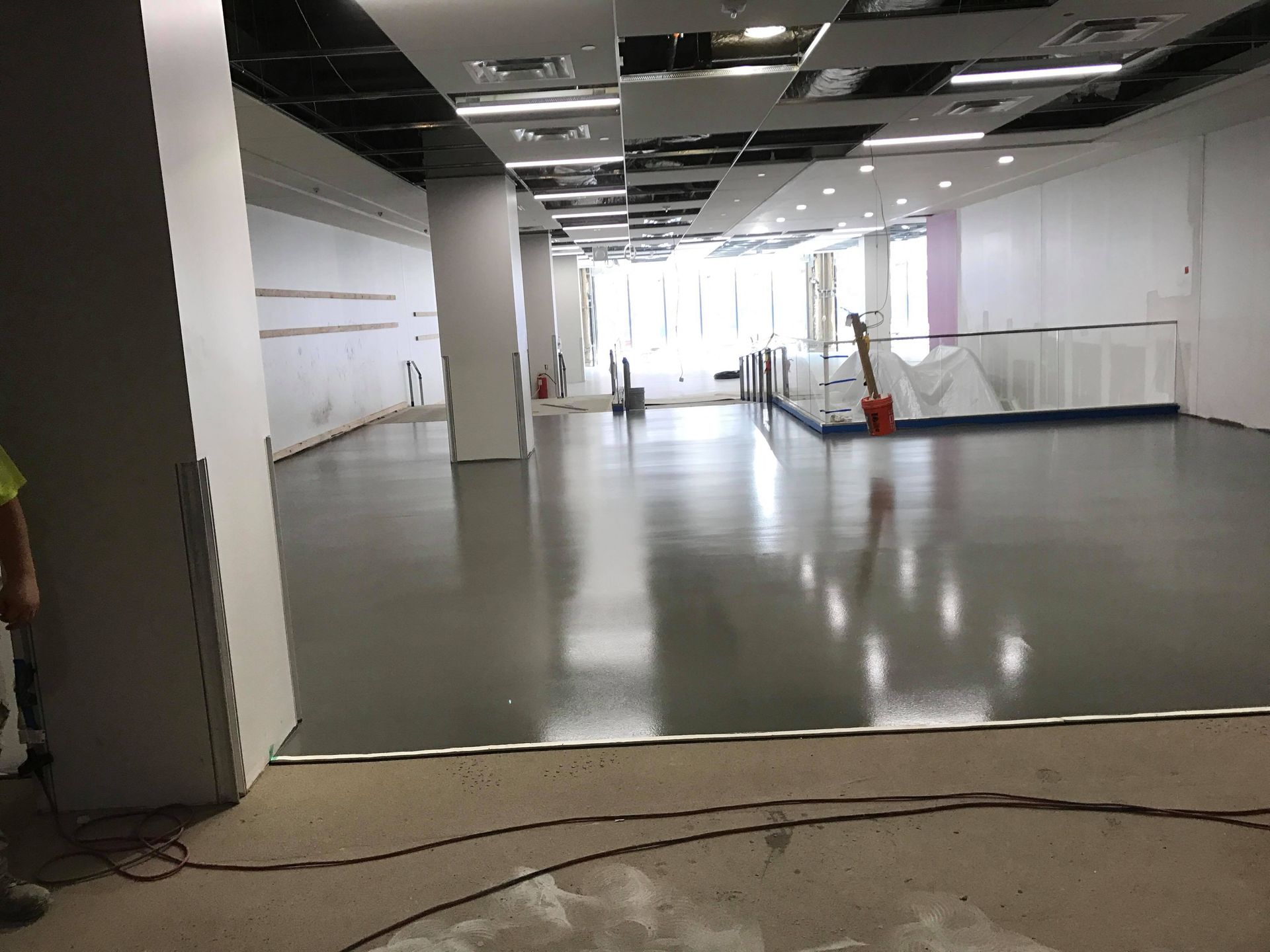 Self leveled floor