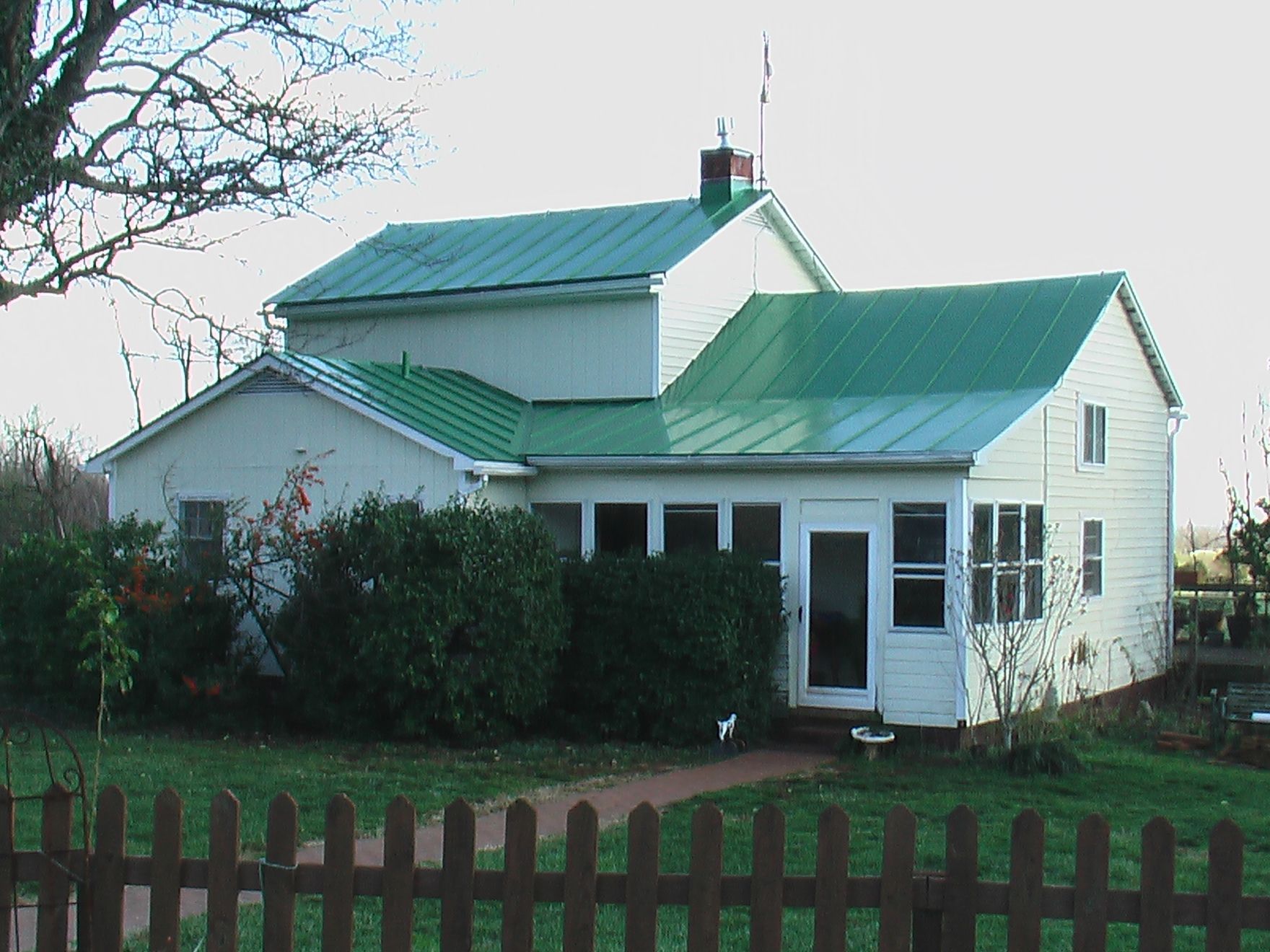 Roofing services :  Residential shinlgles replacement,  Installation of Standing seam metal, Flat roof systems, Shakes, Slate and general roof repairs.
Installation of new gutters, siding replacement and more.