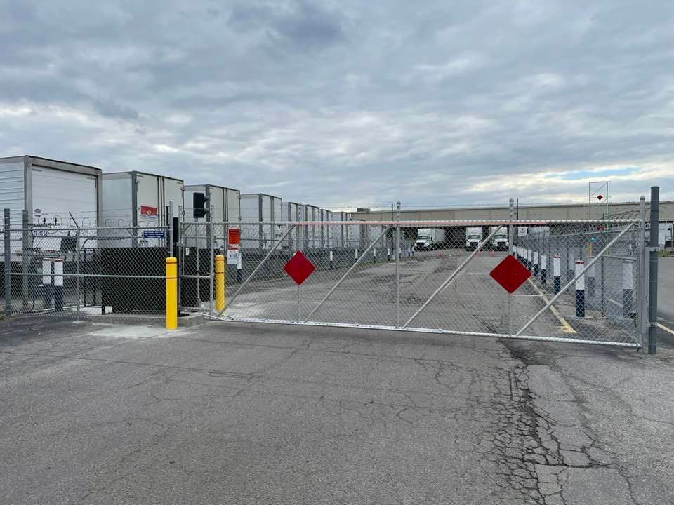 closed vertical lift gate