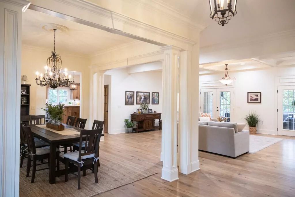 There is a dining room table and chairs in the middle of the room.