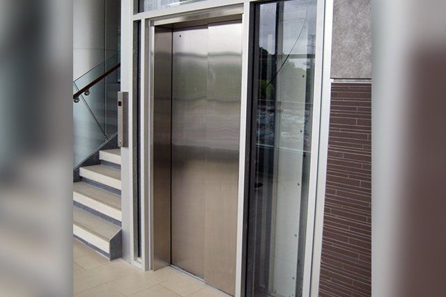 Commercial elevator