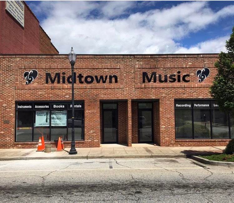 A brick building with the words midtown music on it