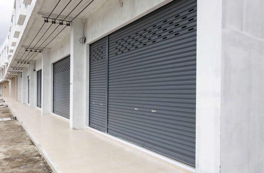 Commercial garage door