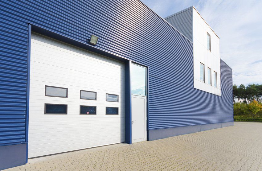 Commercial garage door