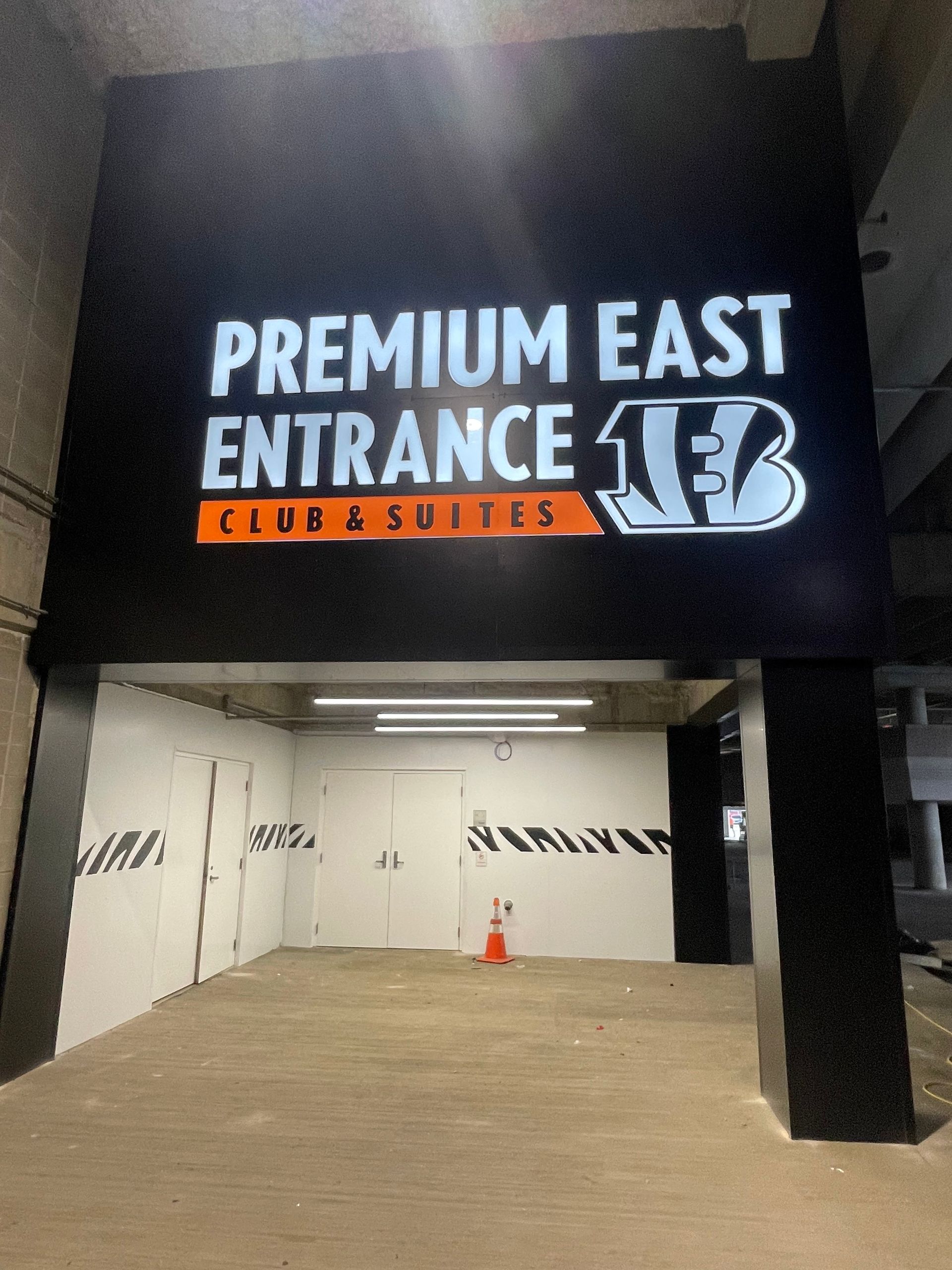 A sign that says premium east entrance on it