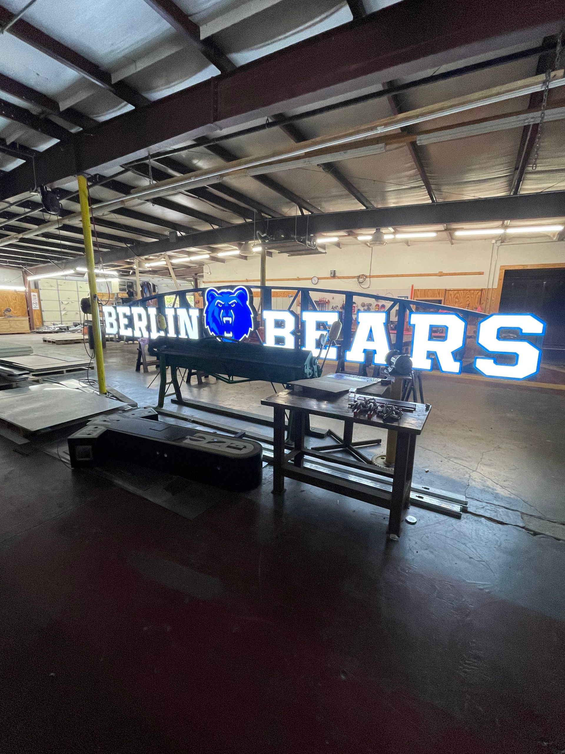 A sign that says Berlin Bears is sitting on a table in a warehouse.
