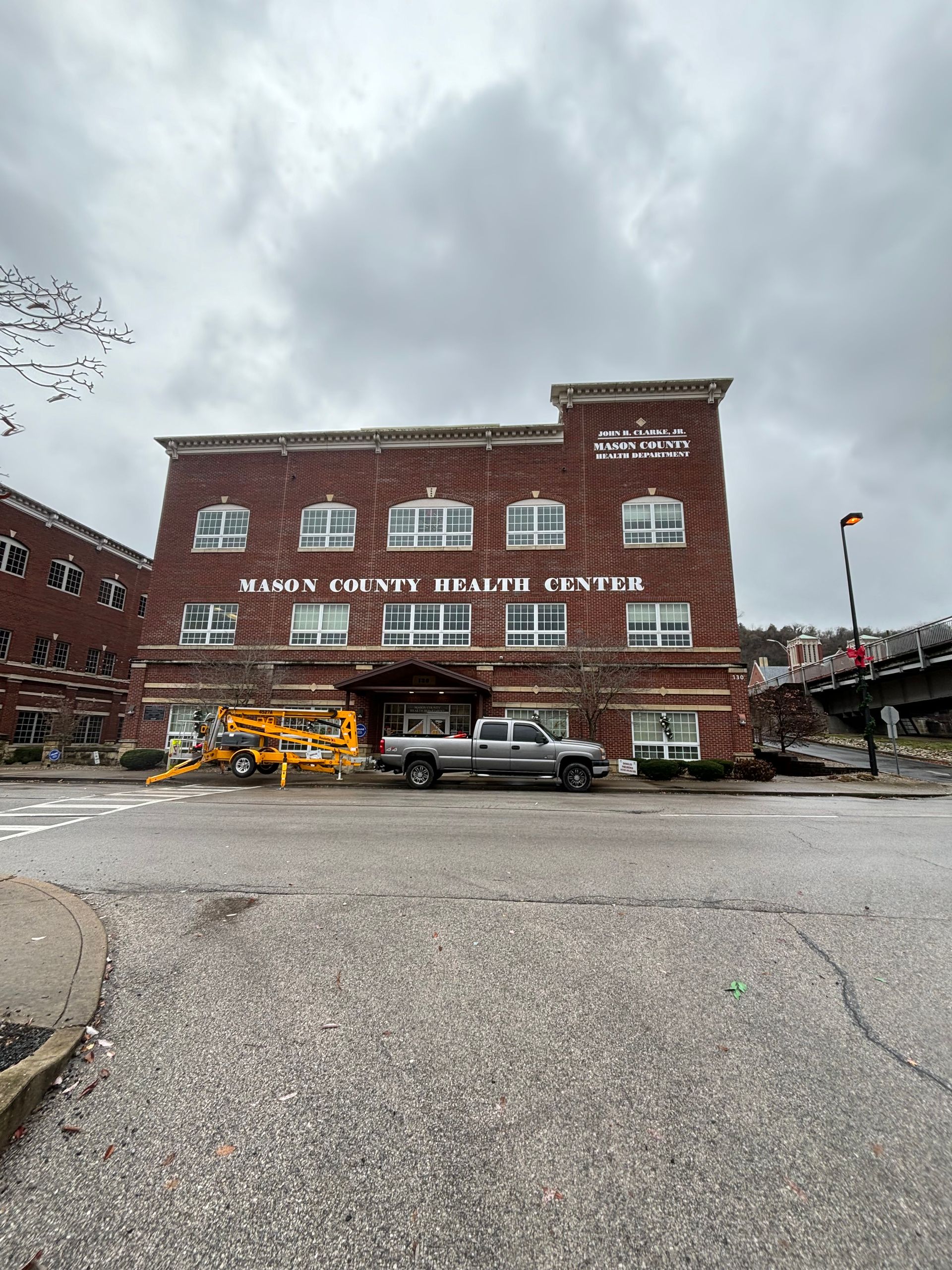 A large brick building with cars parked in front of it.