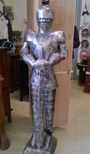 Suit of armor statue
