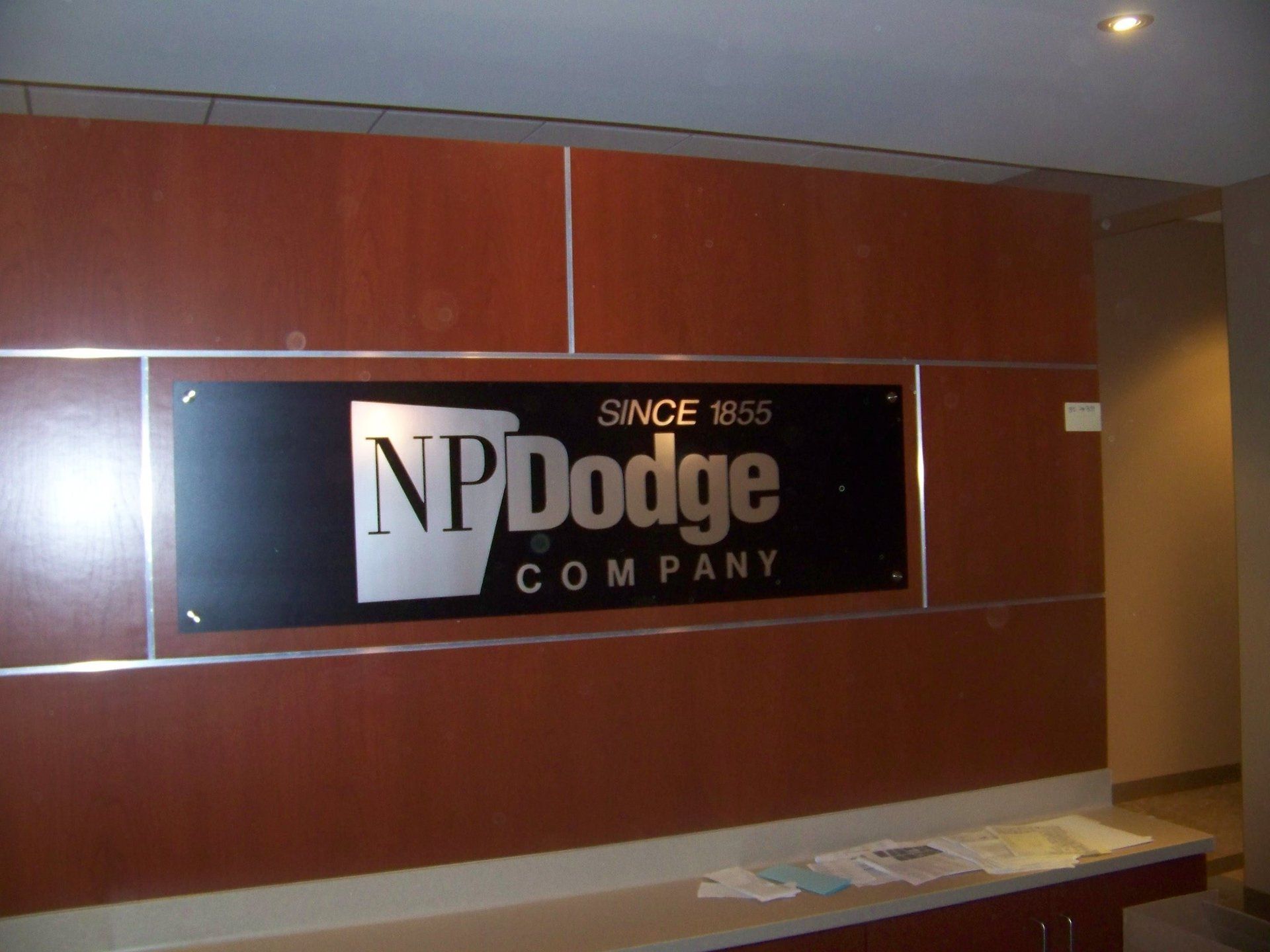 A sign that says np dodge company on it
