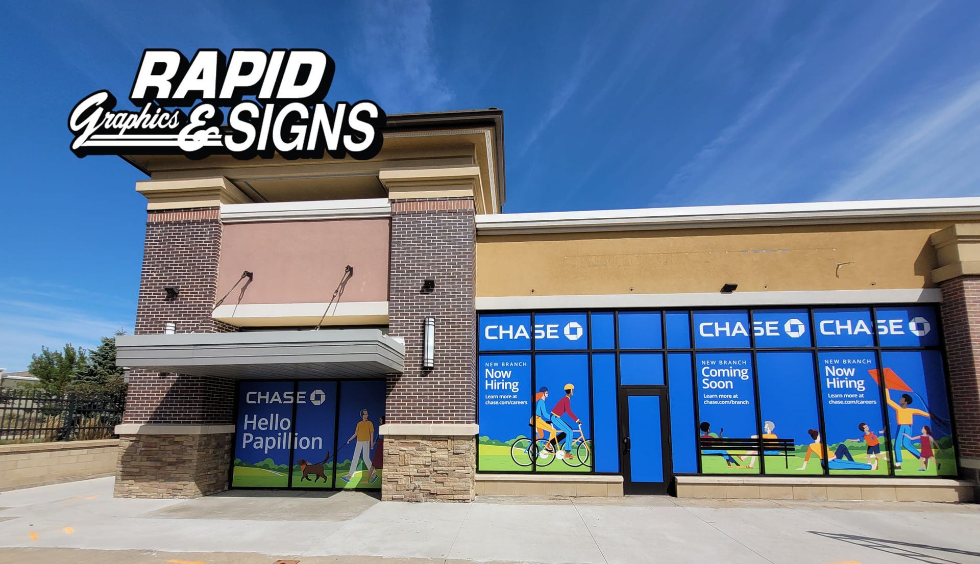 A chase bank building with a sign that says `` rapid graphics & signs ''