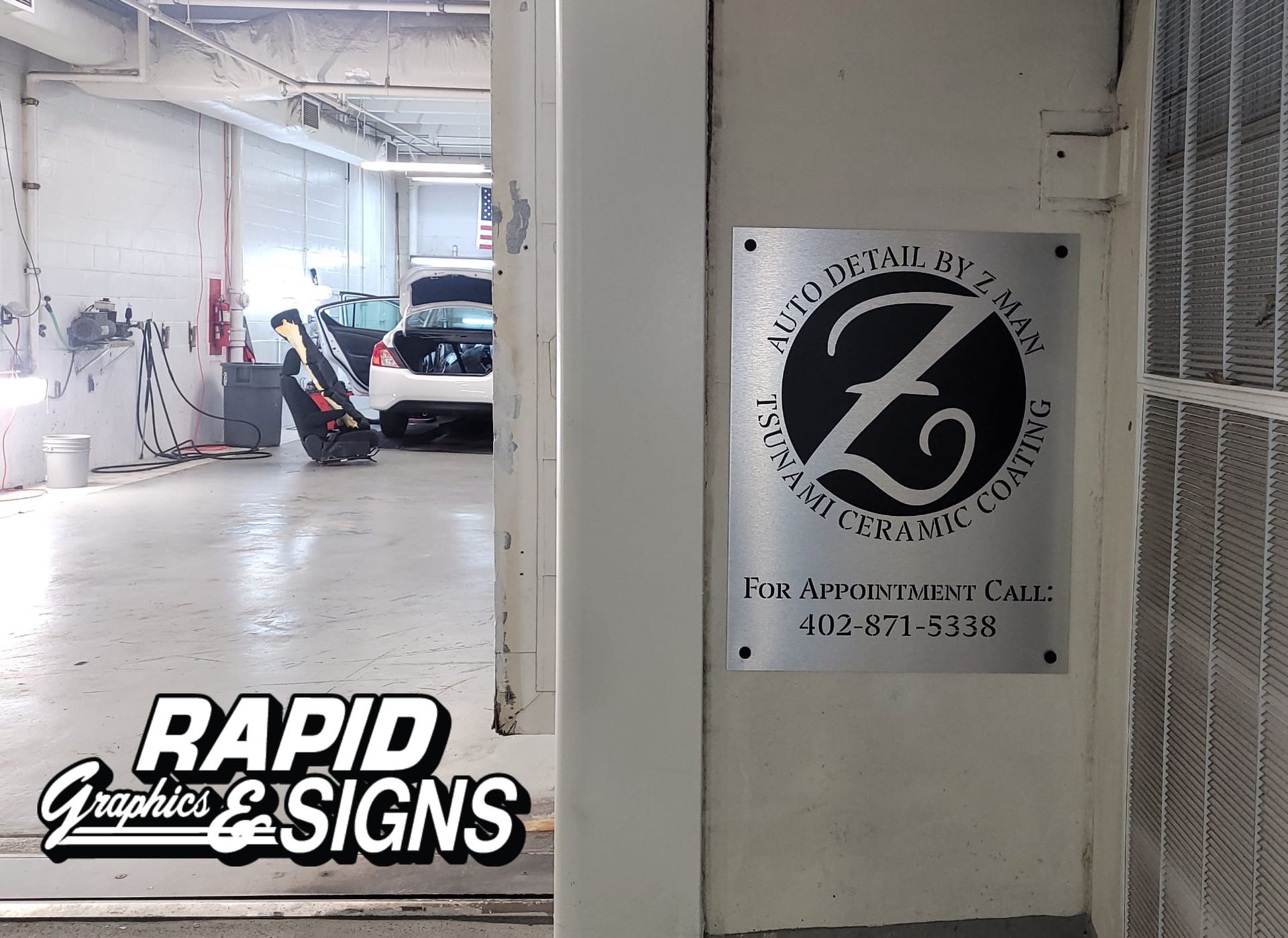 A sign that says rapid graphics & signs on it