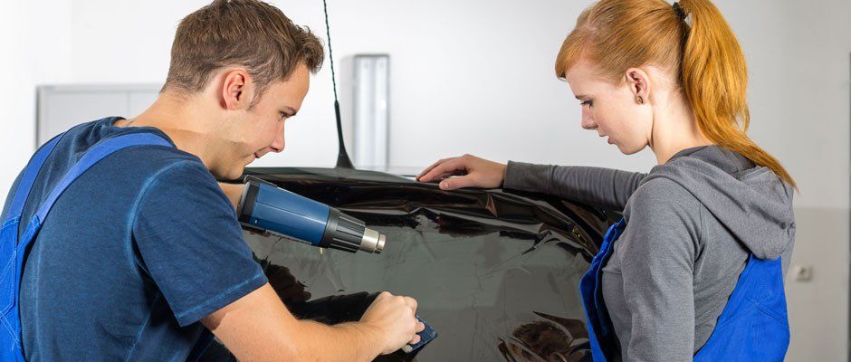Fixing sun control film to a car by experts