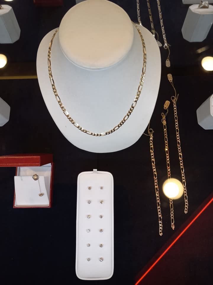 A necklace and bracelet are on display on a mannequin