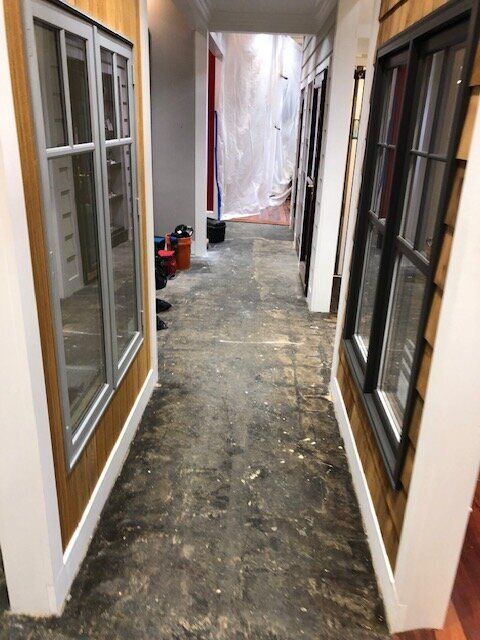 A hallway with a lot of windows on the wall