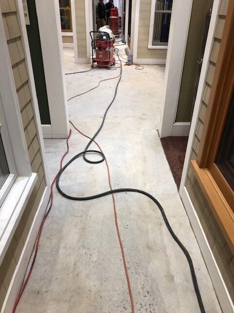 A vacuum cleaner is sitting on the floor in a hallway