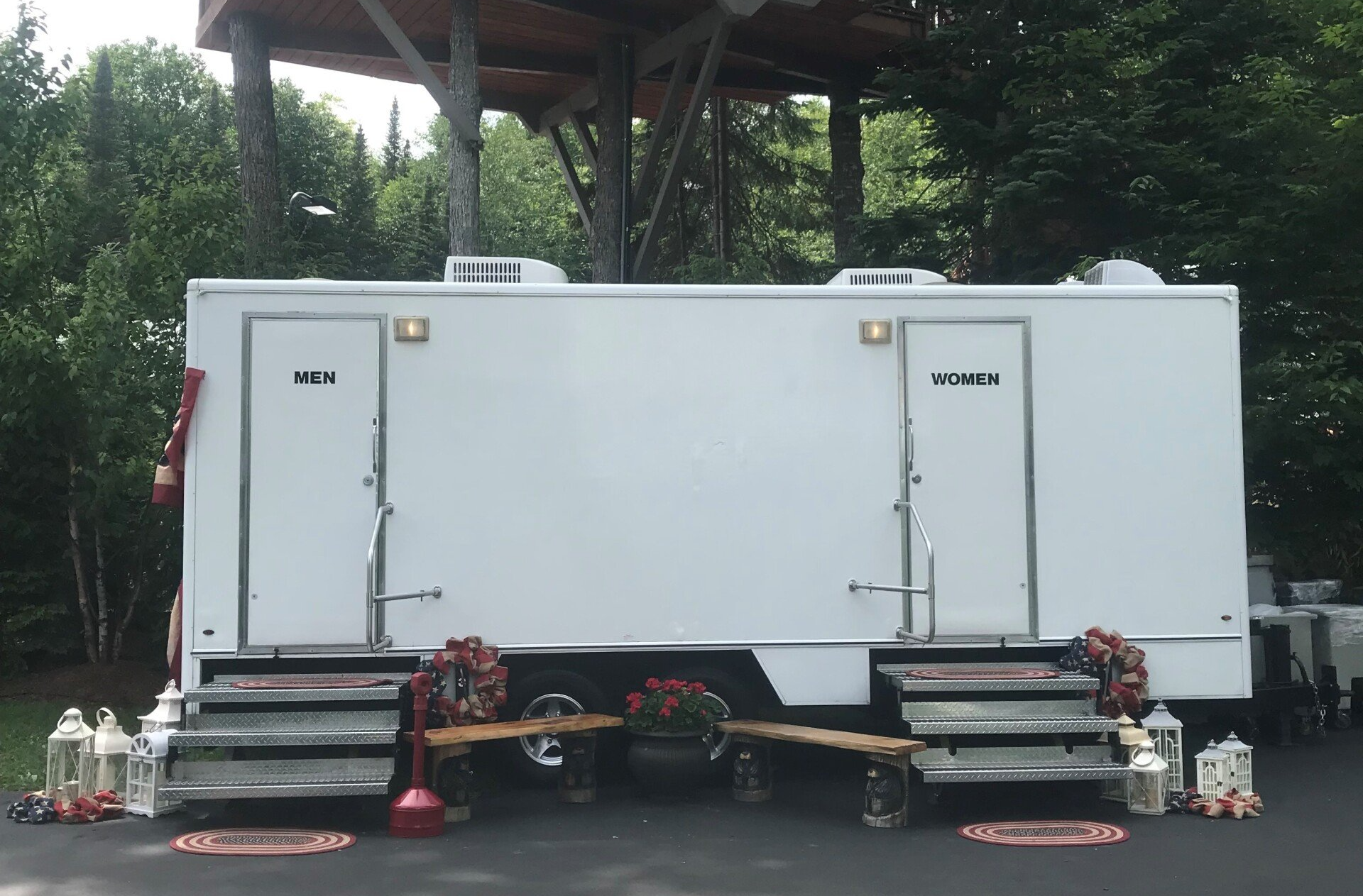 Luxury Restroom Trailers
