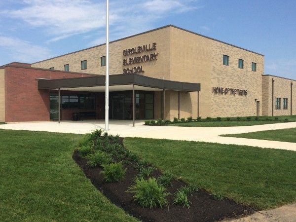 A large brick building with the word elementary on it