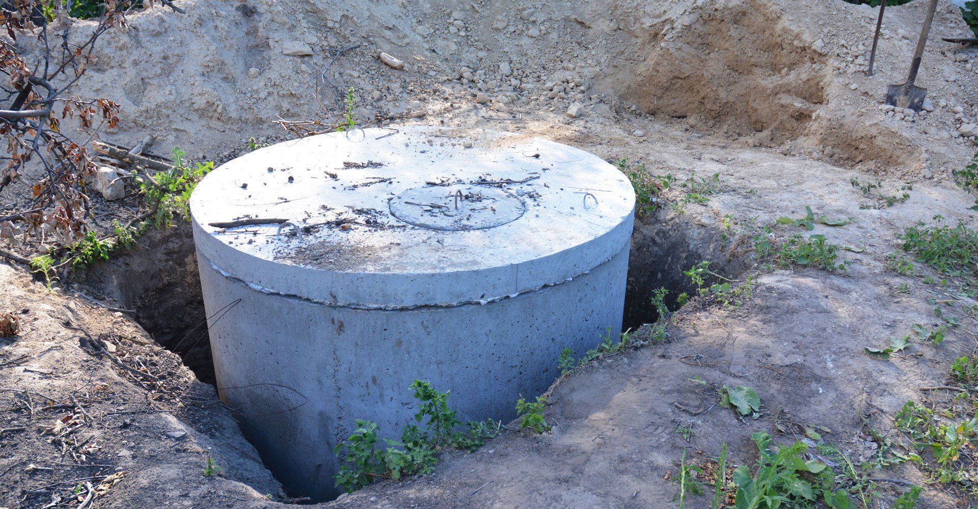 Manhole cover installation with sewer tank outdoors