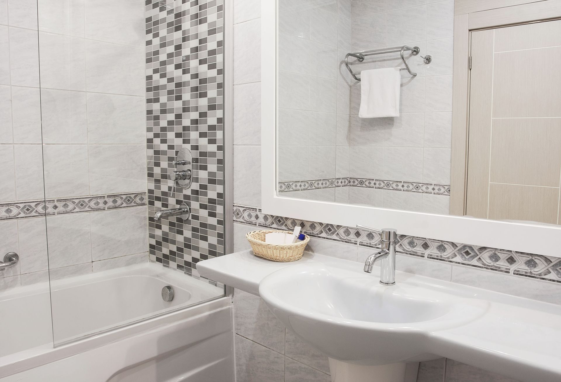 The Benefits of Hiring a Professional for Your Bathroom Remodeling